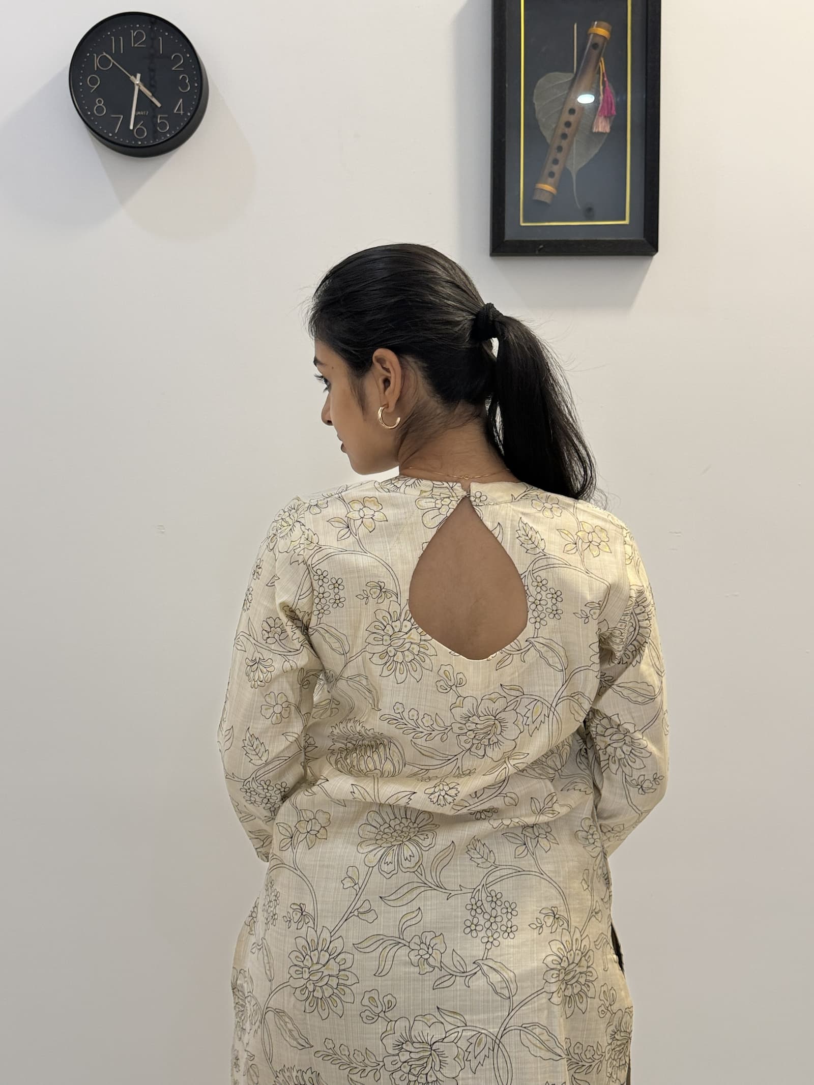 Vertican Floral Printed Kurti in Cream with Grey Floral Print  3